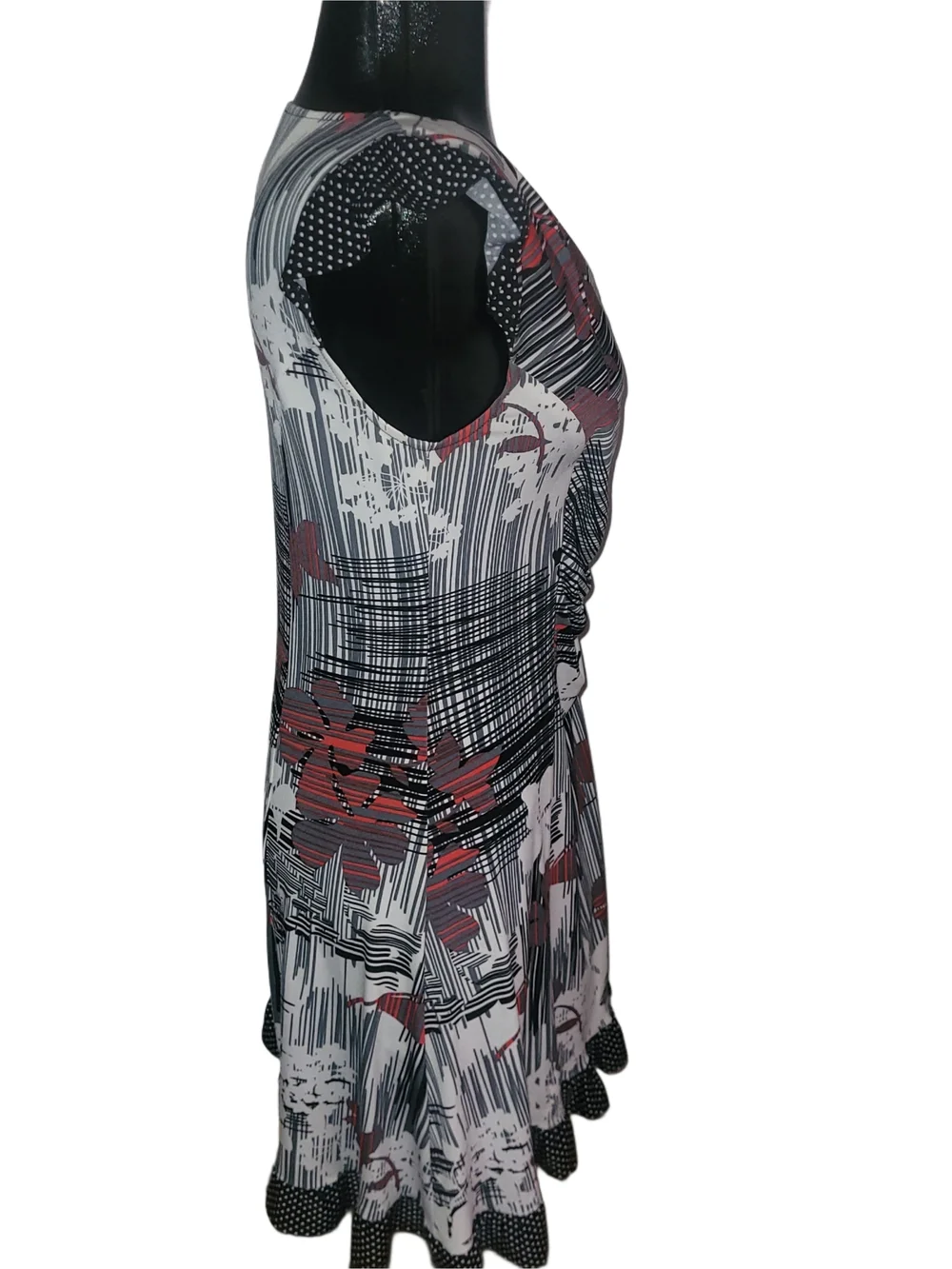 Marie Claire Floral Print V-Neck Cap Sleeve Dress in Black, White & Red - Picture 5 of 7